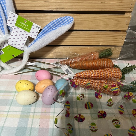 Assorted Easter Decorations - Picture 3 of 6